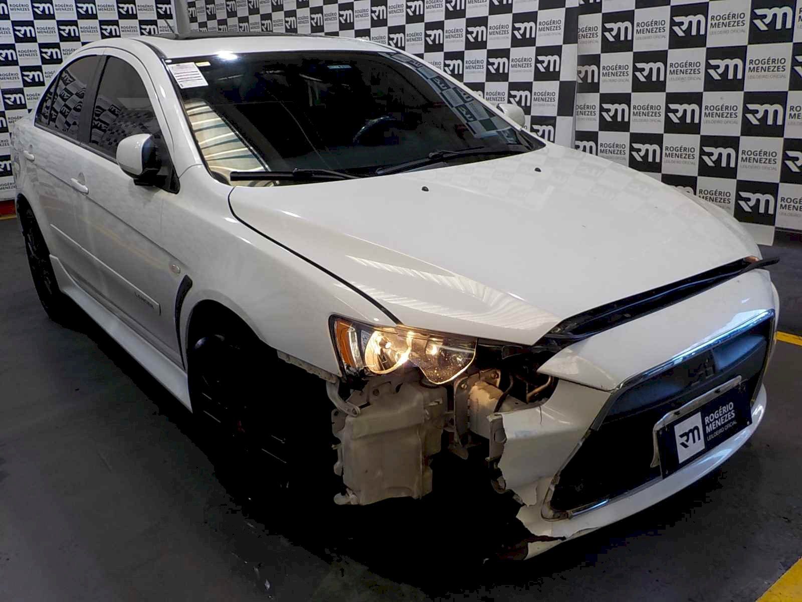 Veículo Mitsubishi Lancer MITSUBISHI LANCER 2015/2015 GASOLINA 2015 em leilão