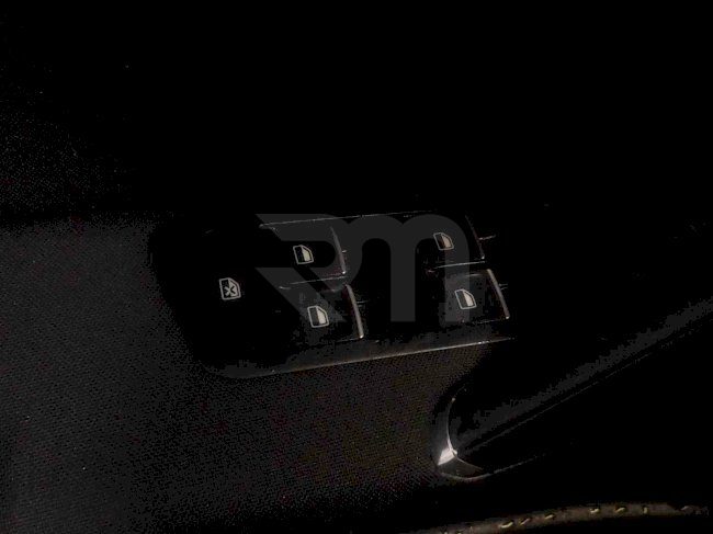 0500114744_30