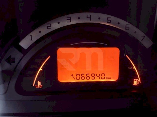 0400115677_25
