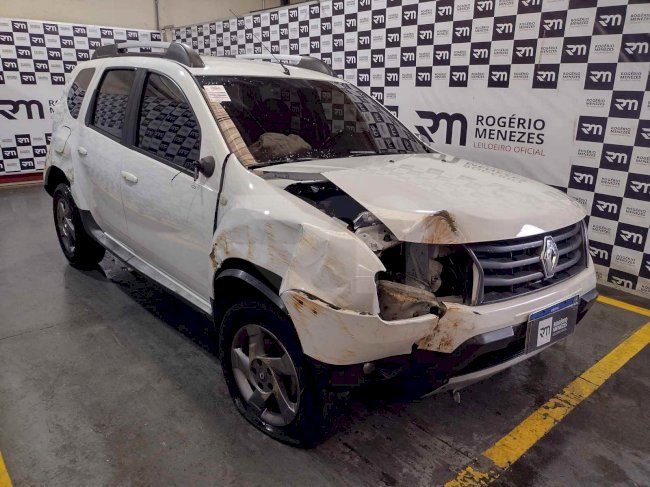Veículo Renault Duster RENAULT DUSTER 2014/2015 GASOLINA 2015 em leilão