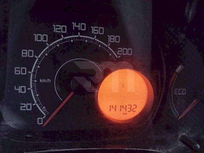 0400118163_06
